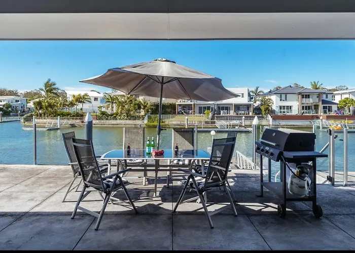 Lakeside Spacious 5Bed Water View Family Home