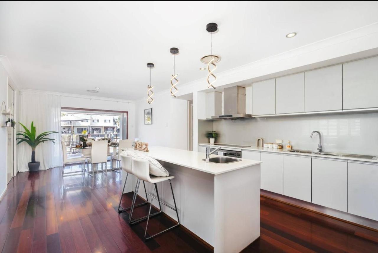 Lakeside Spacious 5bed Water View Family * Gold Coast